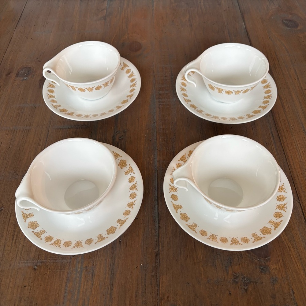 Corelle set of 4 cups and 4 saucers in vintage print Butterfly Gold